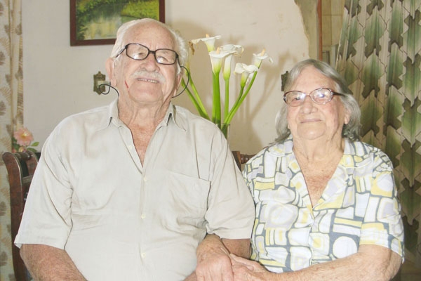 No último dia 10 de agosto, o conhecido e simpático casal sr. Russicler Carlos da Silva e d. Amélia Lonardoni Silva completou 66 anos de união. Têm os filhos Reginaldo, Júnior e Alcione e ainda 4 netos e 4 bisnetas. Casaram-se em Termas de Ibirá e residem